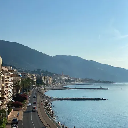 Apartament Sea View Studio, Huge Terrace On The 4th Floor