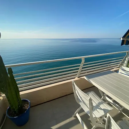 Sea View Studio, Huge Terrace On The 4th Floor Apartment *